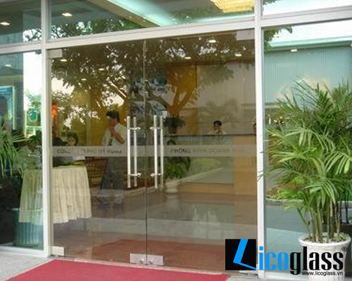 Hướng dẫn đơn giản cách lắp cửa kính cường lực